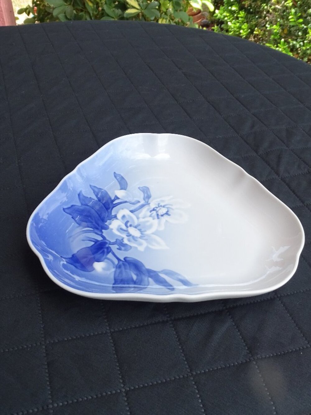 Rare Copenhagen Bing & Grondahl Triangular Christmas Plate 9"